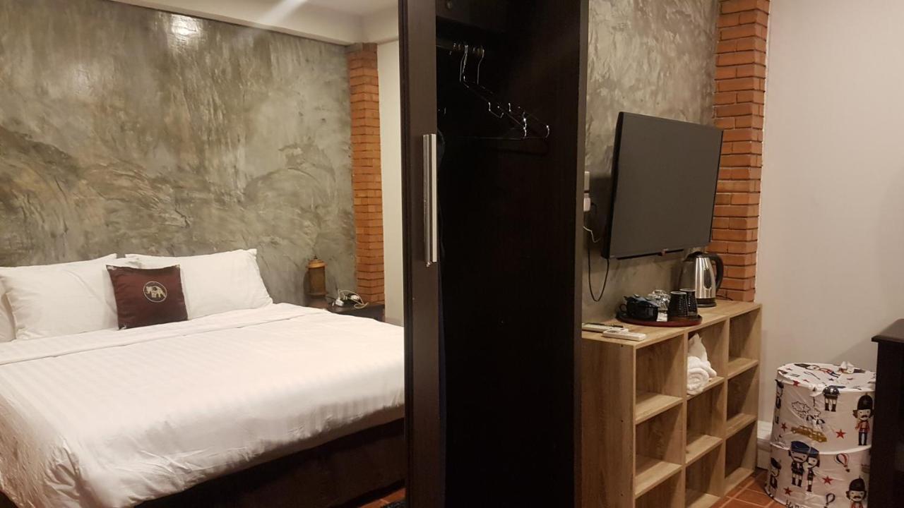 The Loft Riverside Chiangmai 호텔 치앙마이 외부 사진